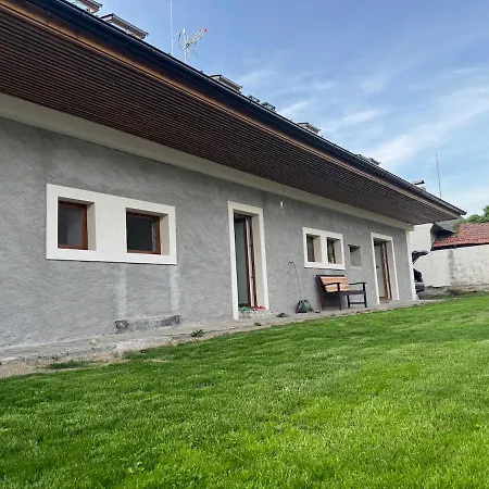 Kozárovice Сasa de vacaciones