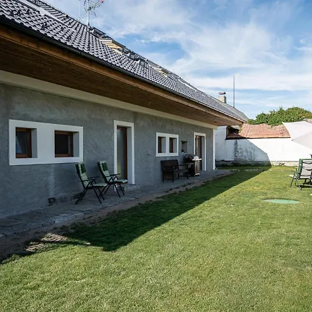 Chalupa Kozarovice * Goltsch Jenikau